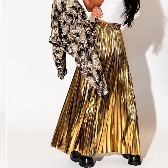 Dressed in LALA Shimmering Gold Pleated Maxi Skirt - Picture 3 of 11